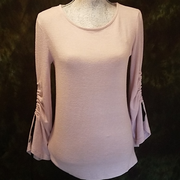 Juicy 💕 Soft Knit Ruched Sleeve Top - Picture 3 of 9